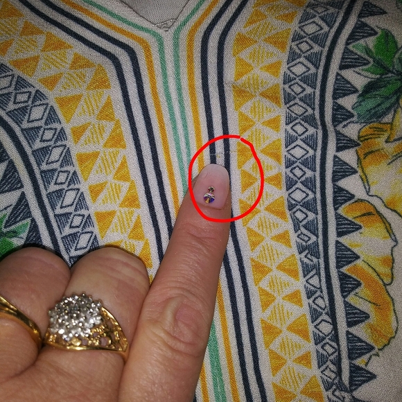 Fever White V-Neck Top with Knot Tied in Bottom Front - Picture 4 of 5